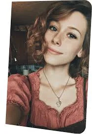 Profilbild einer Frau mit rotblonden Locken